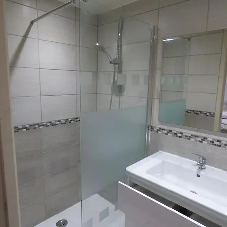 Meuble 28 M2 Entierement Renove كونْتْريكْسّوفيل